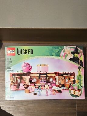 LEGO Wicked Dormitory Playset - Pink & Green 75683
